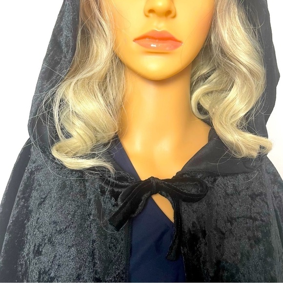 Spirit Velvet Hooded Cape – One Size - Picture 2 of 5